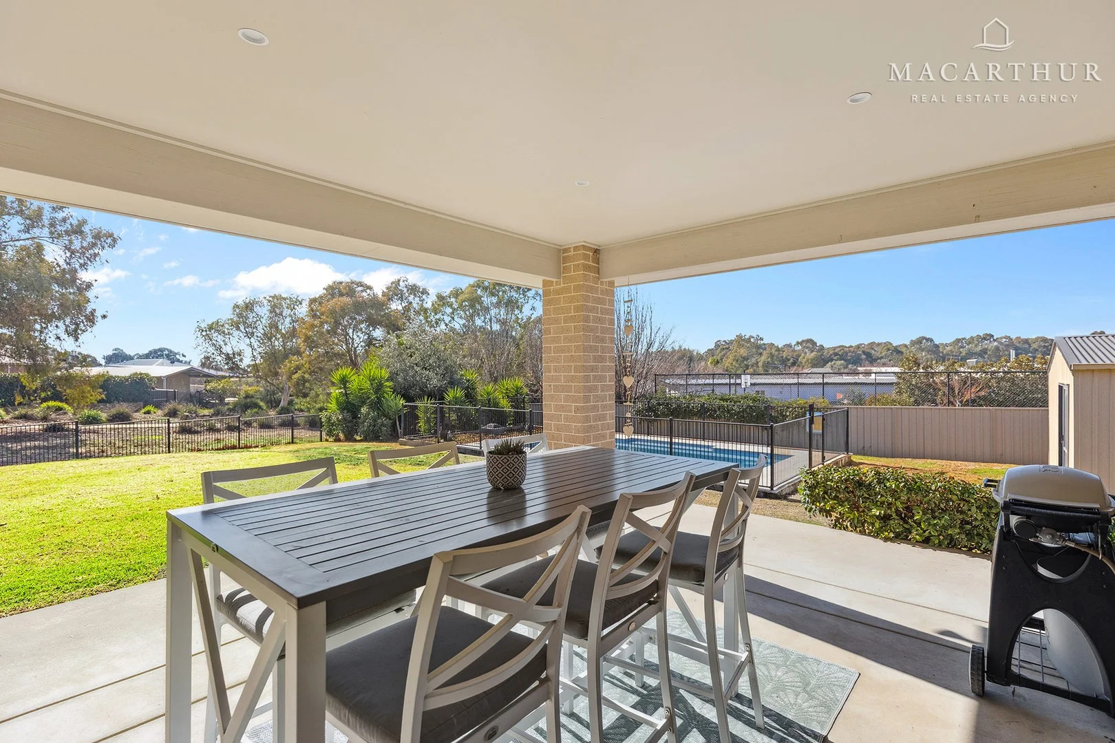 14 Plunkett Drive, Lake Albert NSW 2650