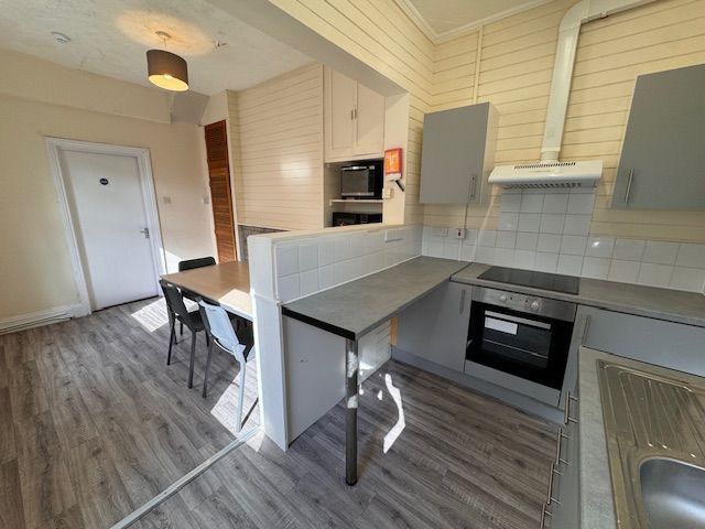 Additional image 3 of 7 bed semi-detached house to rentBalmoral Road, Bristol BS7