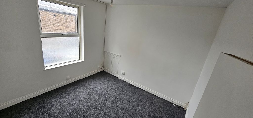 Additional image 13 of 6 bed semi-detached house to rentUnion Street, Luton LU1