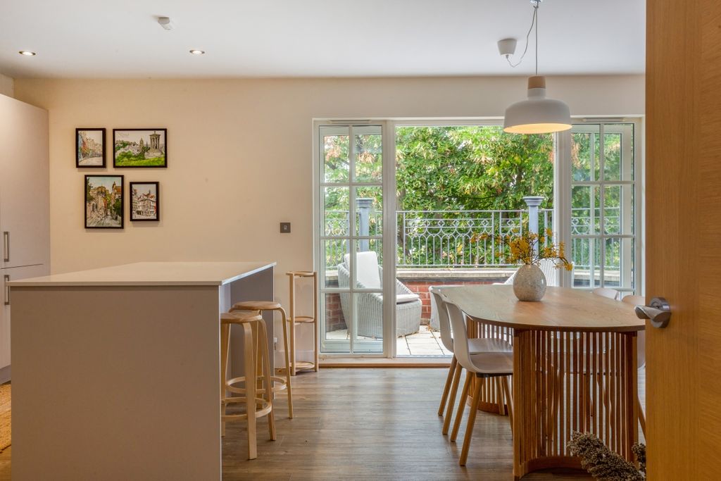 Additional image 9 of 2 bed flat to rentWindsor Court, Marlow SL7
