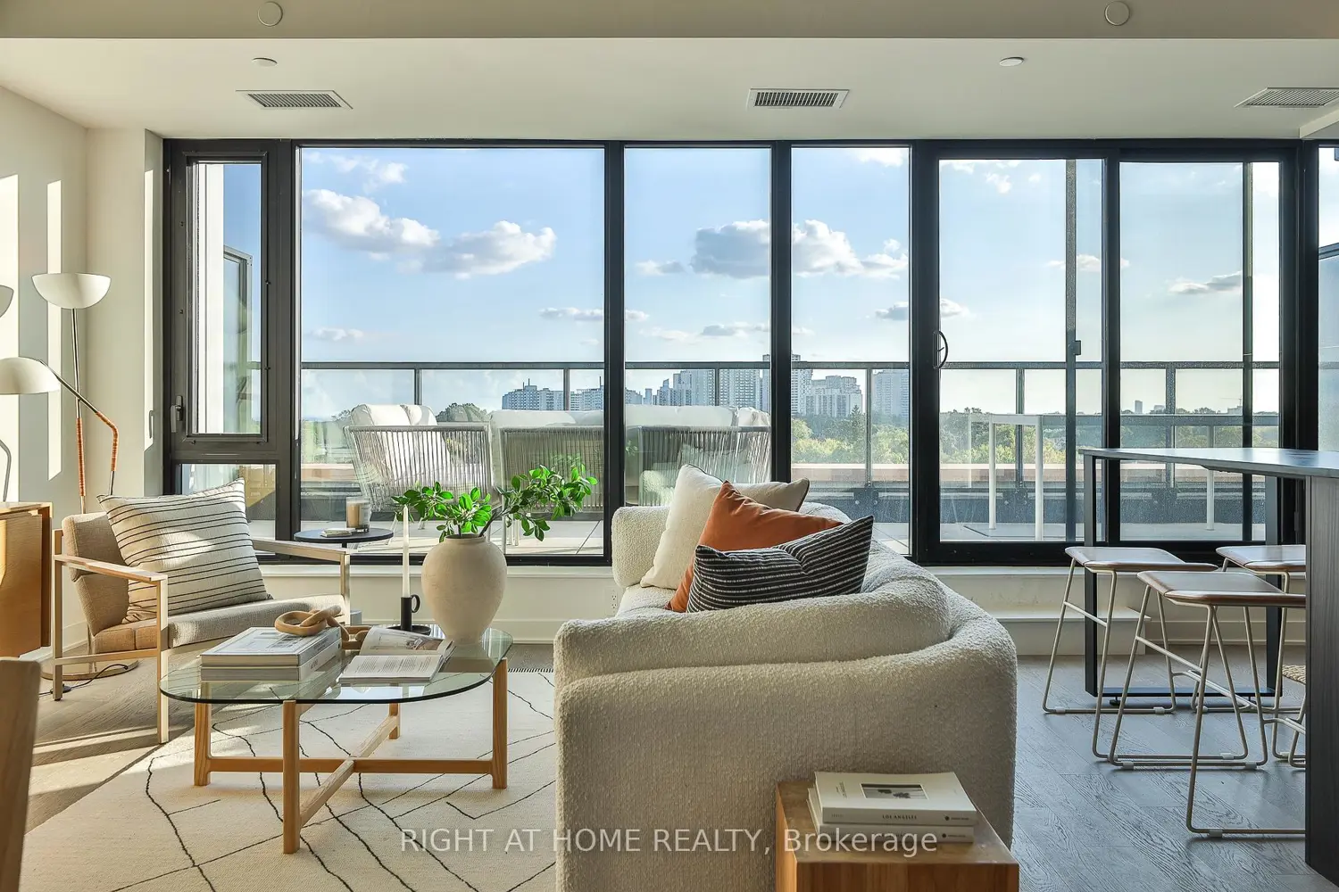 Additional image 2 of 2720 Dundas Street 607