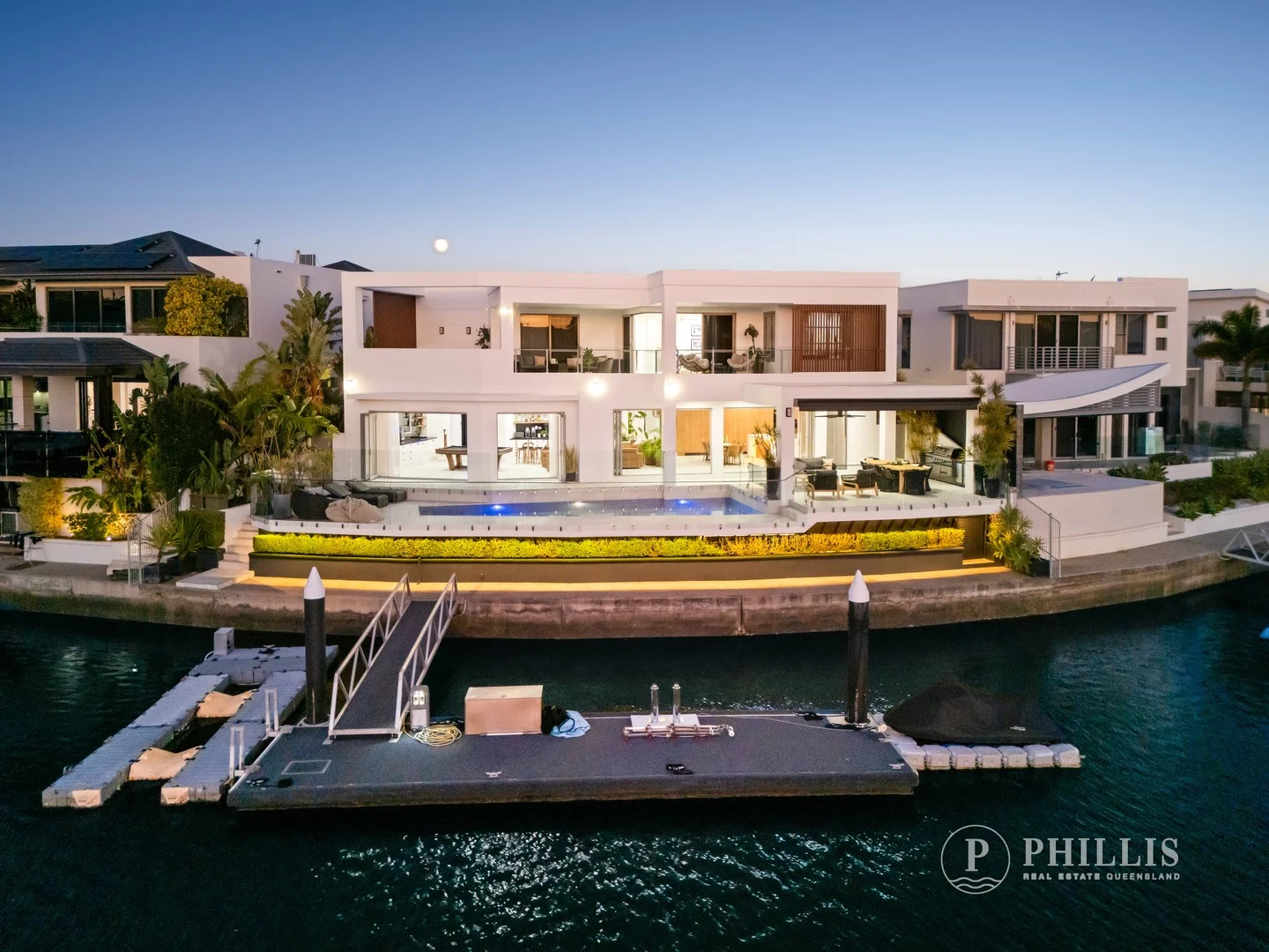 86 Royal Albert Crescent, Sovereign Islands QLD 4216