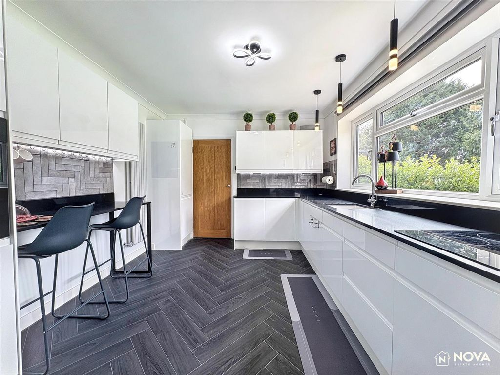 Additional image 13 of 4 bed detached house to rentOld Bedford Road, Luton LU2