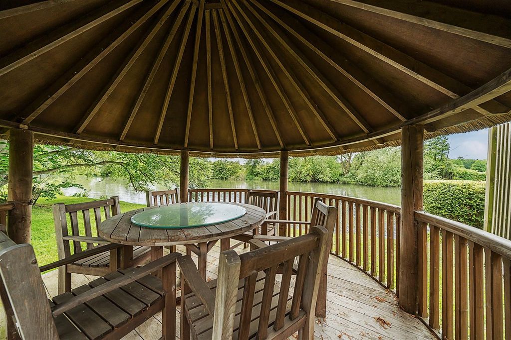 Additional image 44 of 6 bed detached house to rentPelhams Walk, Esher KT10