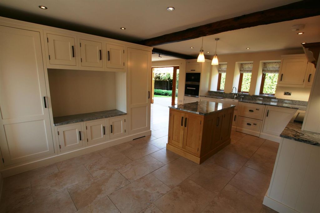 Additional image 5 of 3 bed barn conversion to rent1 Greenhill Farm Barns, Hallow, Worcester WR2