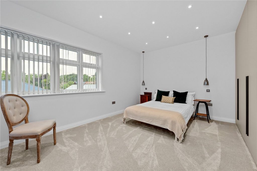 Additional image 14 of 5 bed detached house to rentThe Avenue, Ascot, Berkshire SL5