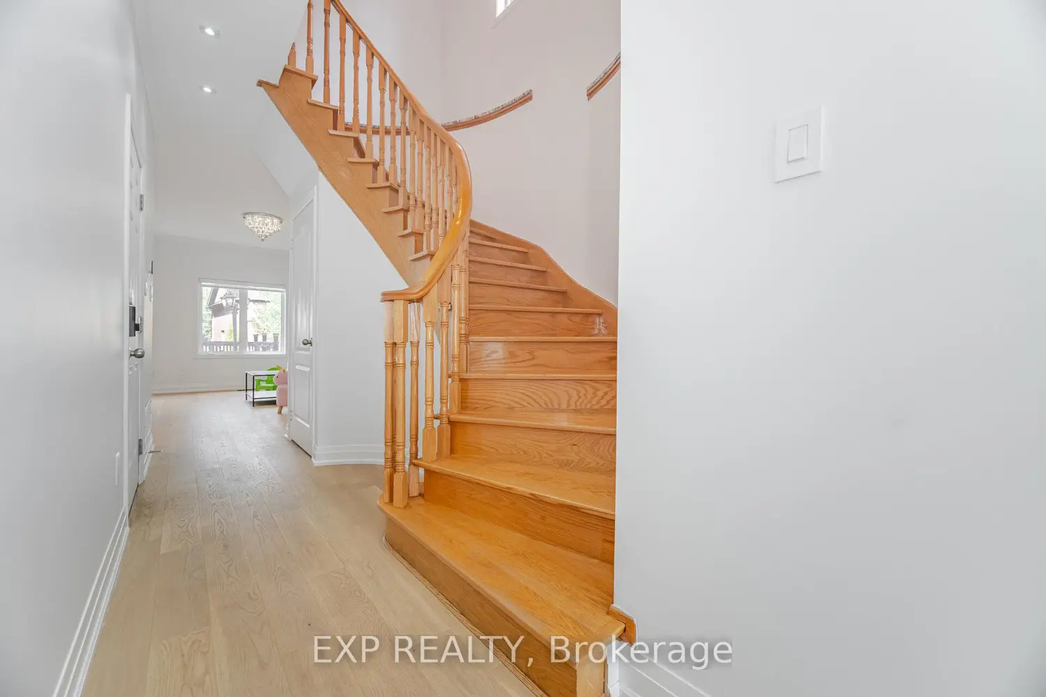 Additional image 10 of 32 Arco Circle