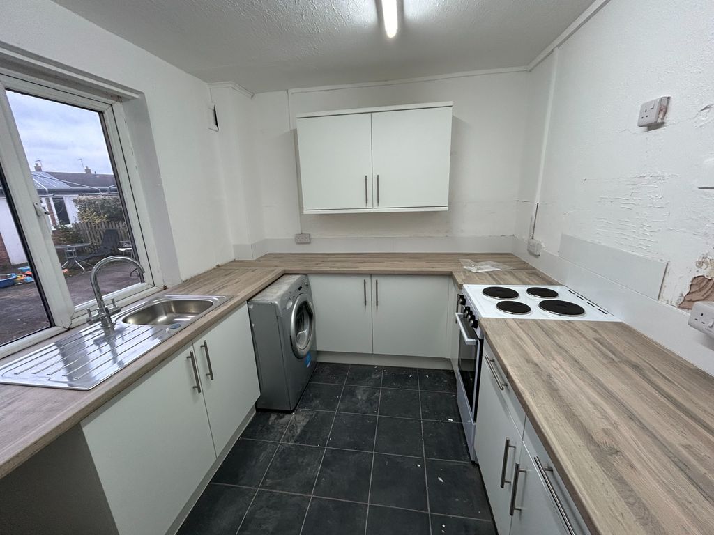 Additional image 2 of 2 bed flat to rentDaniels Drive, Ruabon LL14