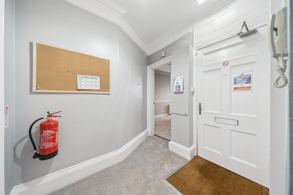 Additional image 2 of 4 bed flat to rentPort Street, Stirling, Stirling FK8