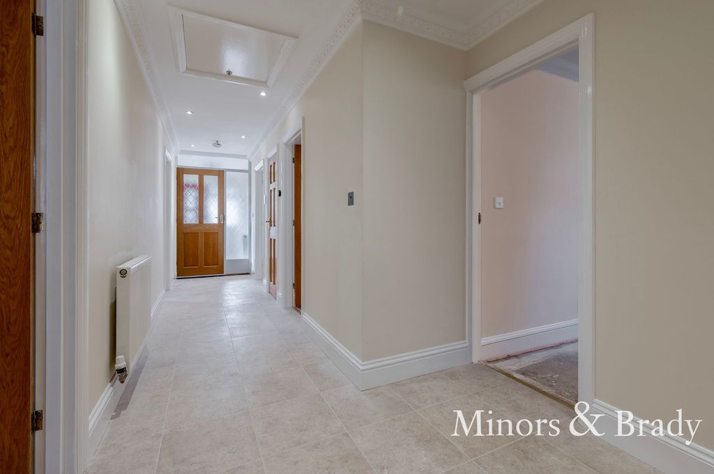 Additional image 9 of 5 bed detached bungalow to rentYarmouth Road, Lowestoft NR32
