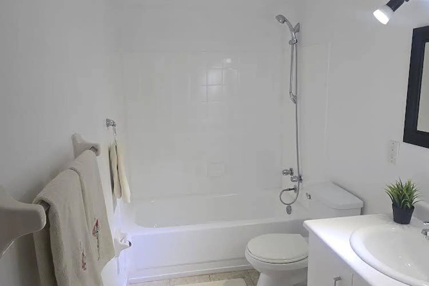 Additional image 7 of 41 Markbrook Lane 201