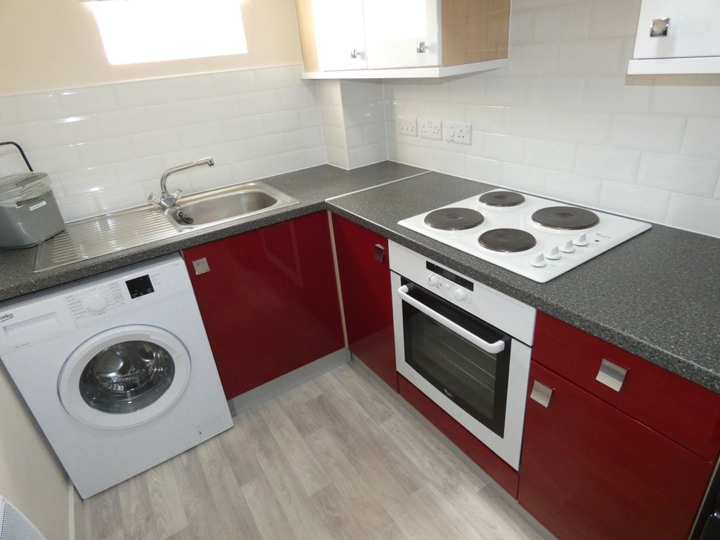 2 bed flat to rentHighlander Drive, Donnington TF2 photo 2