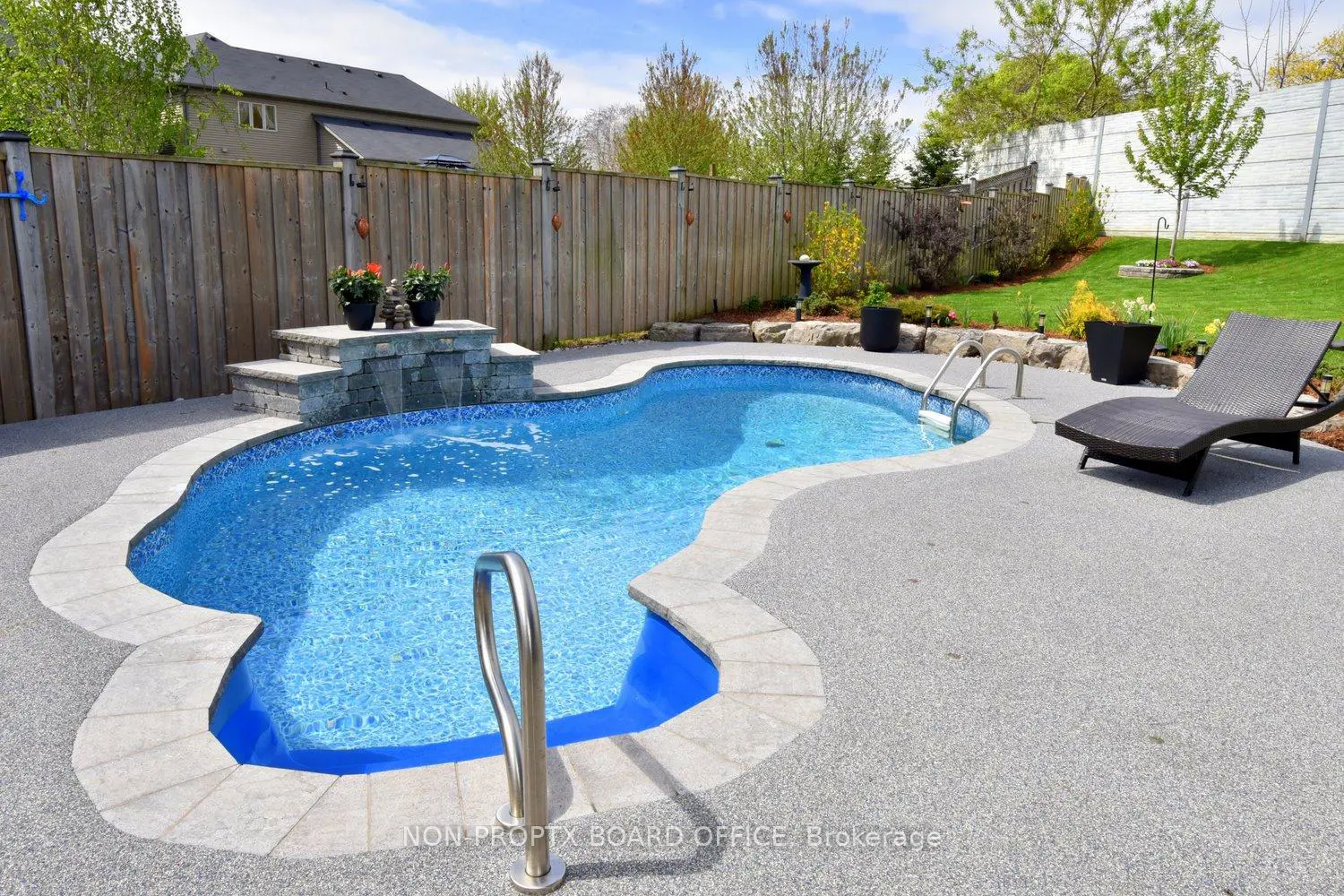 Additional image 18 of 19 Dyment Court