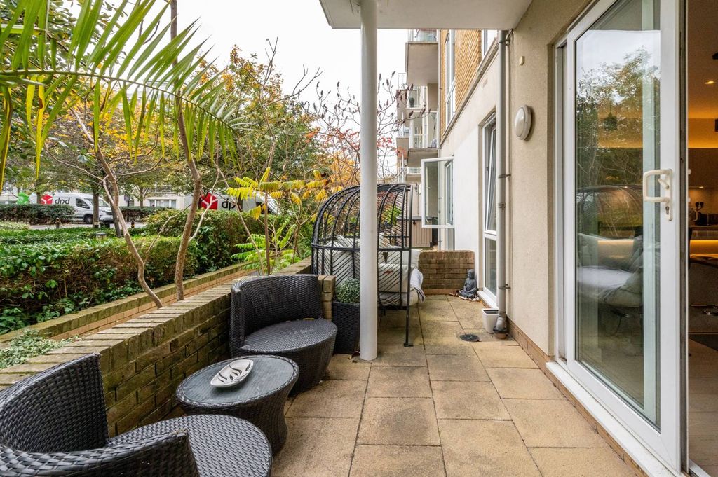 Additional image 3 of 2 bed flat to rentMelliss Avenue, Kew, Richmond TW9
