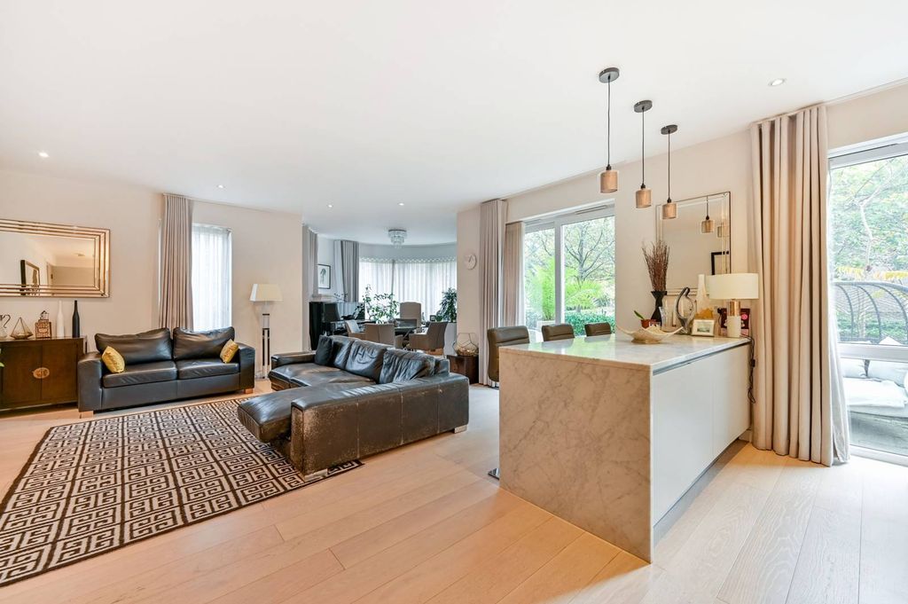 Additional image 2 of 2 bed flat to rentMelliss Avenue, Kew, Richmond TW9