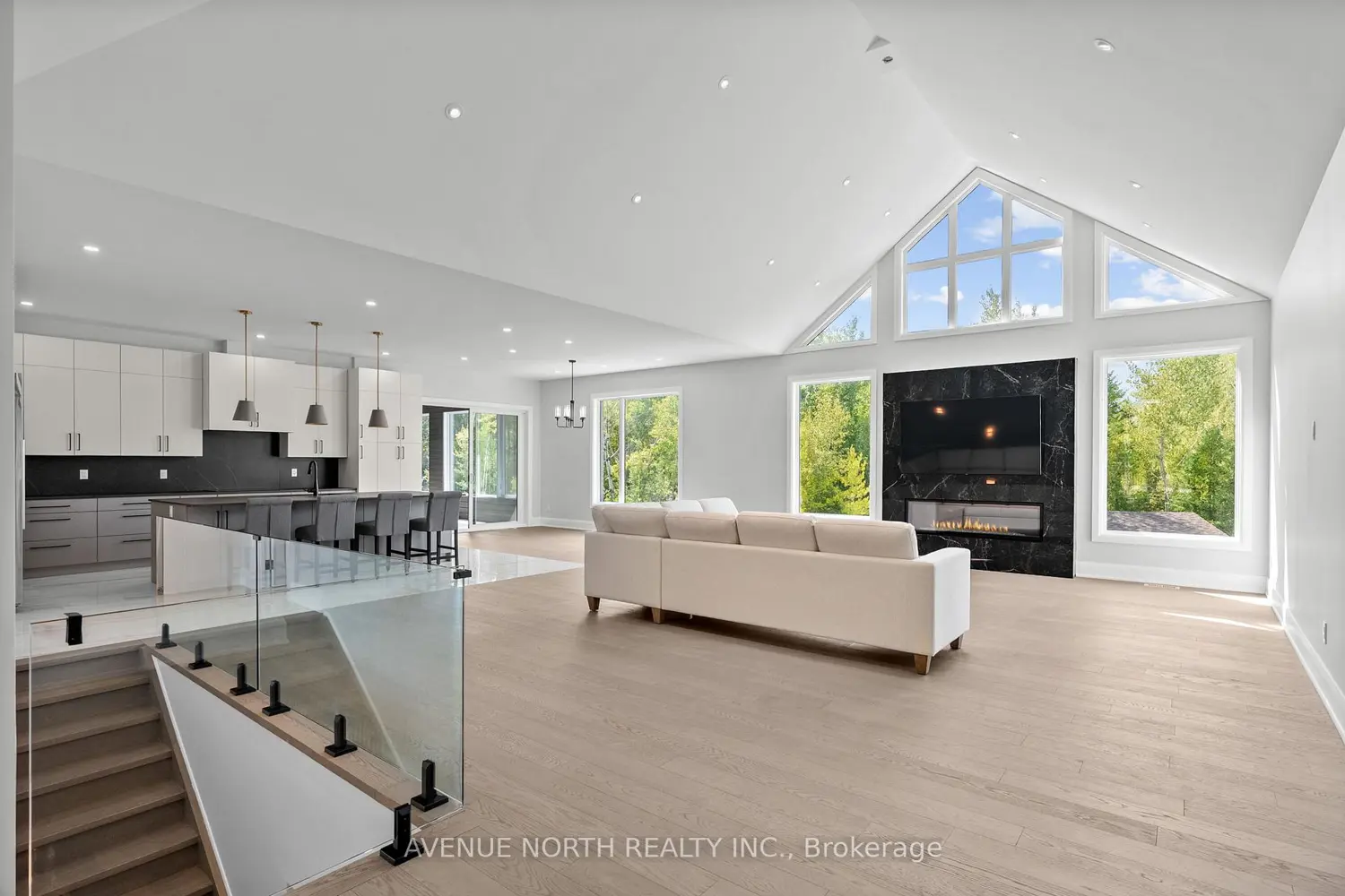 135 Cherry Hill Drive photo 2