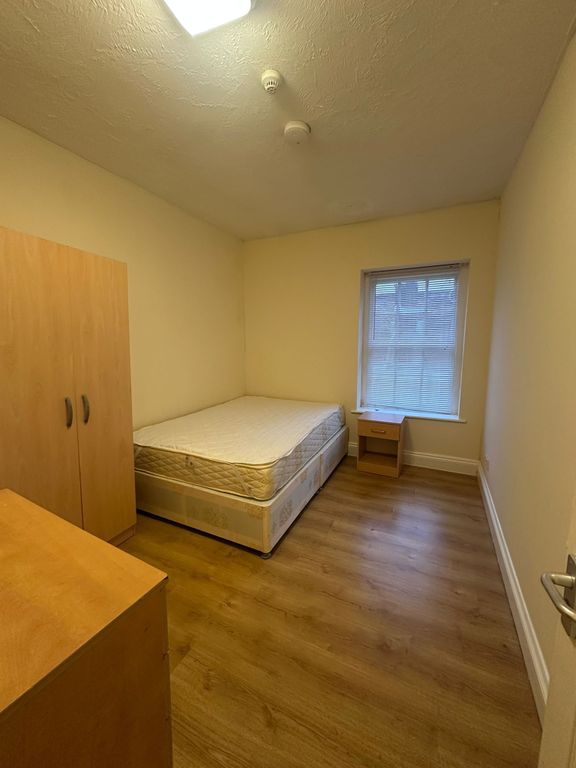 Additional image 2 of 3 bed flat to rentFlat, A Park Street, Luton LU1