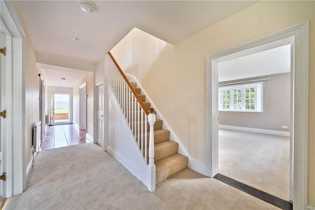 Additional image 10 of 4 bed detached house to rentThe Slade, Bucklebury, Berkshire RG7