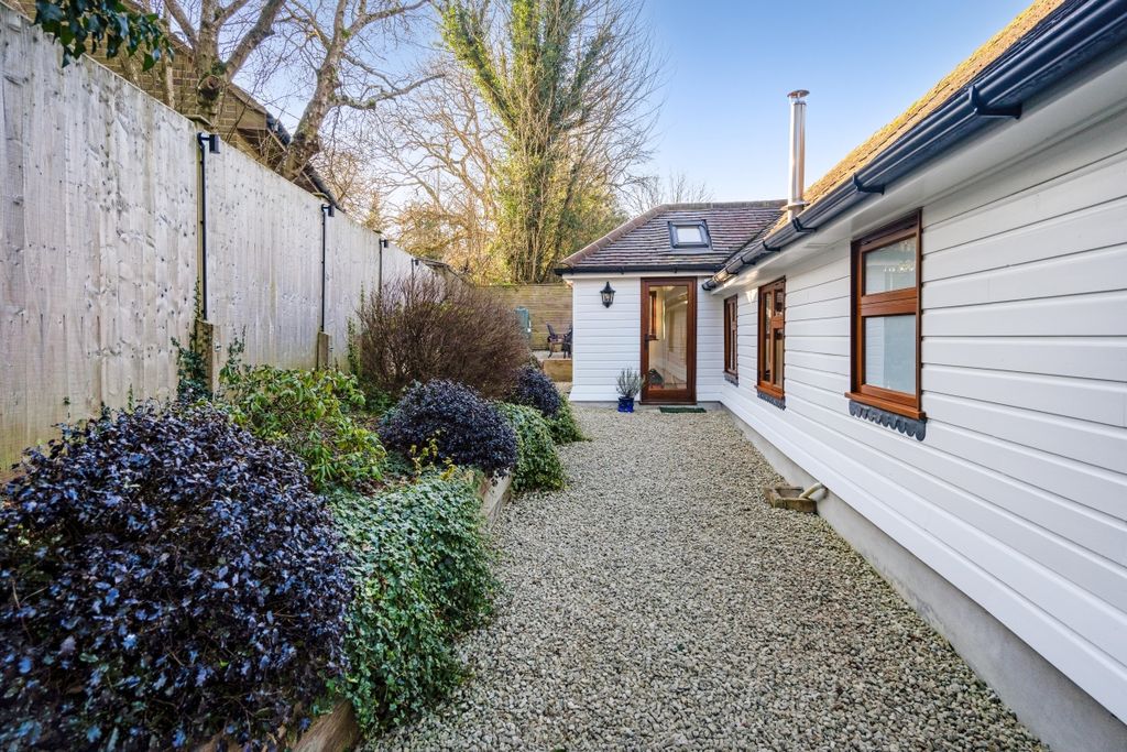 Additional image 9 of 2 bed cottage to rentKerves Lane, Horsham RH13