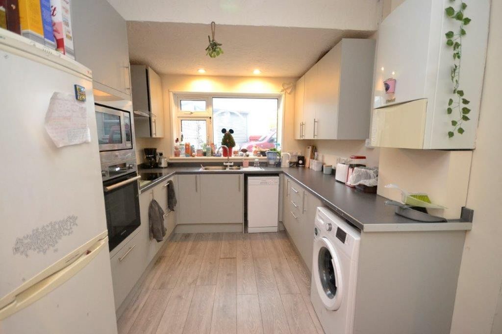 6 bed semi-detached house to rentRaleigh Road, Bristol BS3