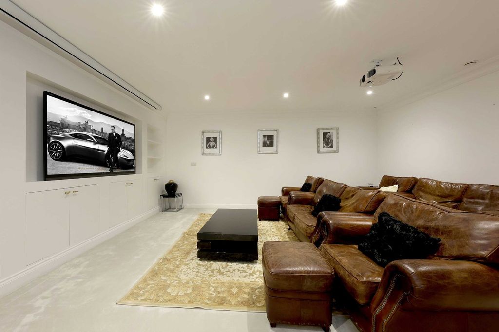 Additional image 12 of 8 bed detached house to rentDukes Kiln Drive, Gerrards Cross, Buckinghamshire SL9