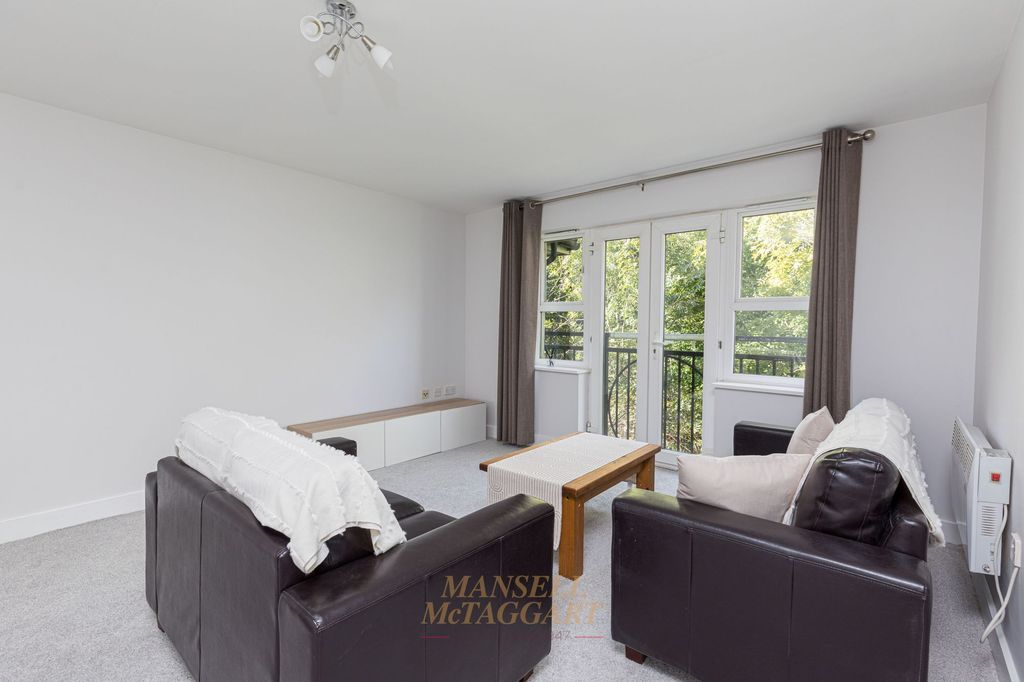 2 bed flat to rentThree Bridges Road, Elmcroft Court RH10 photo 4
