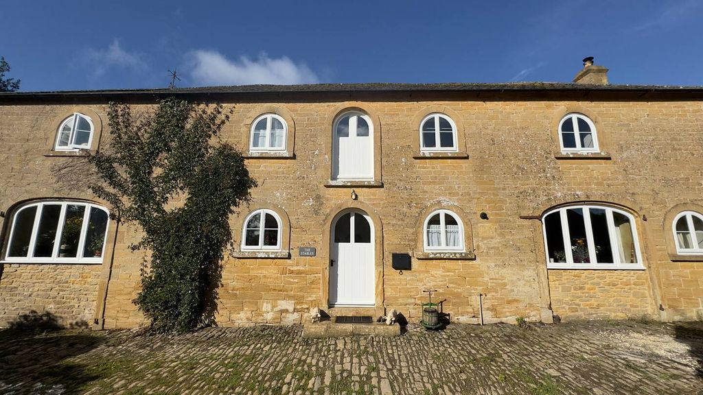 3 bed farmhouse to rentHigh Street, Yeovil BA22