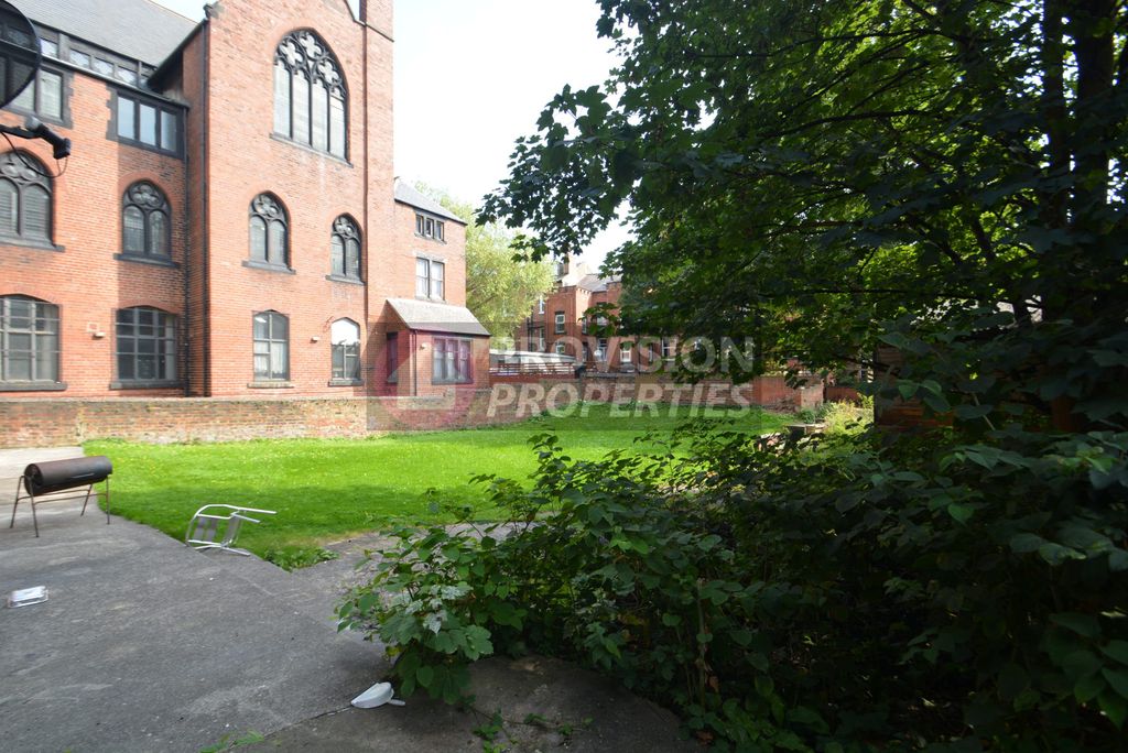 Additional image 2 of 8 bed end terrace house to rentVictoria Road, Hyde Park, Leeds LS6