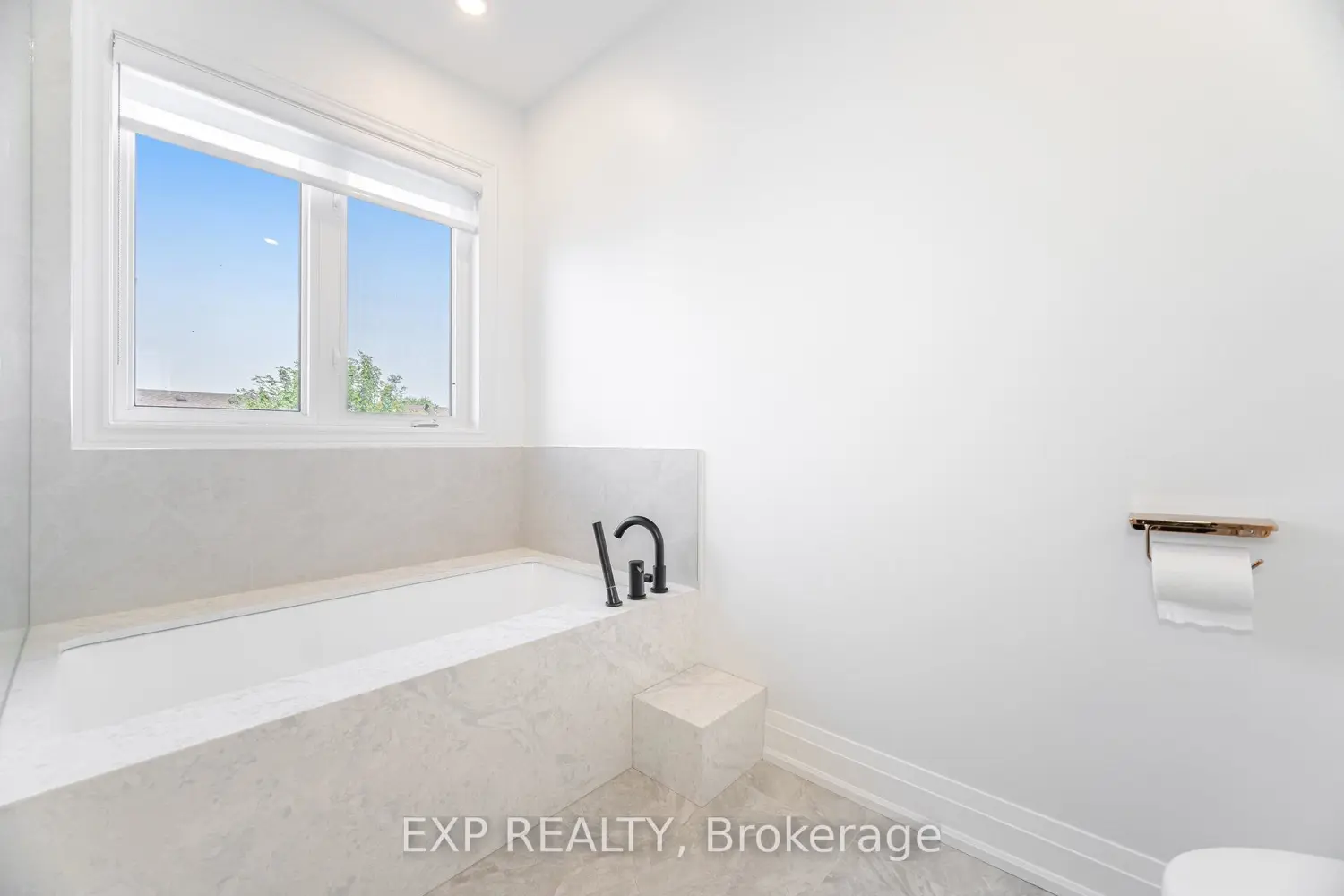 Additional image 12 of 32 Arco Circle