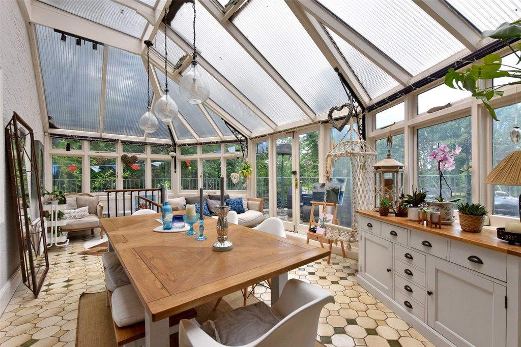 Additional image 6 of 3 bed semi-detached house to rentQuarry Wood, Marlow, Buckinghamshire SL7