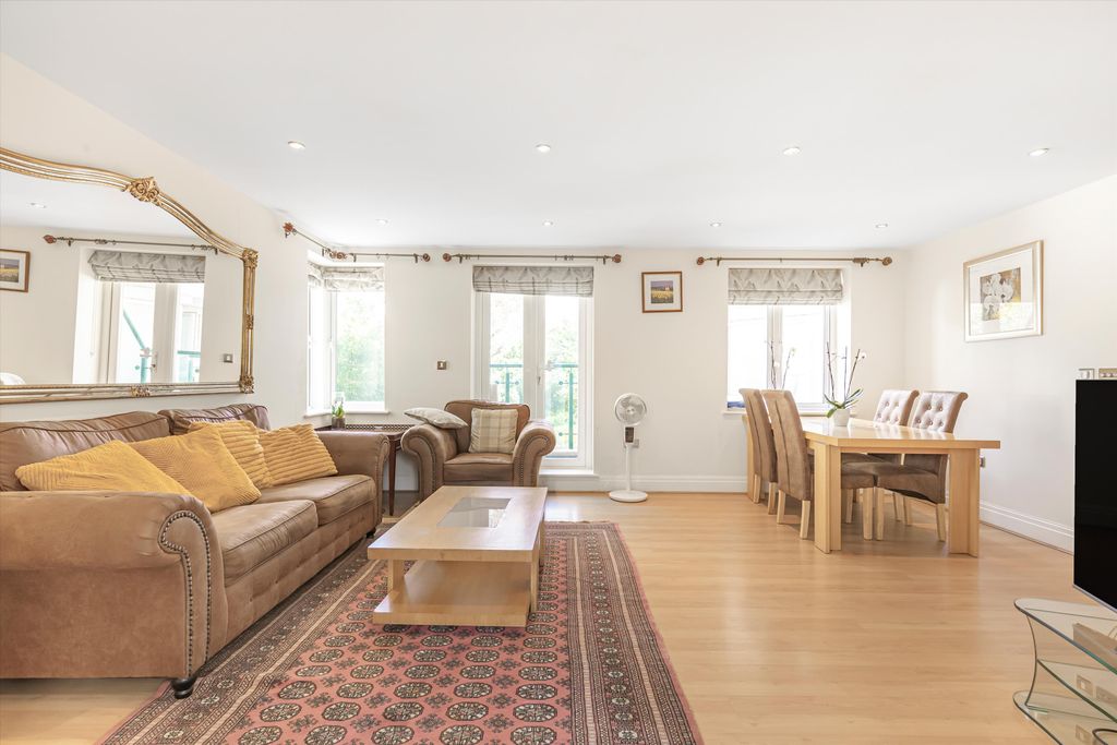 Additional image 5 of 3 bed flat to rentStrand Drive, Richmond TW9