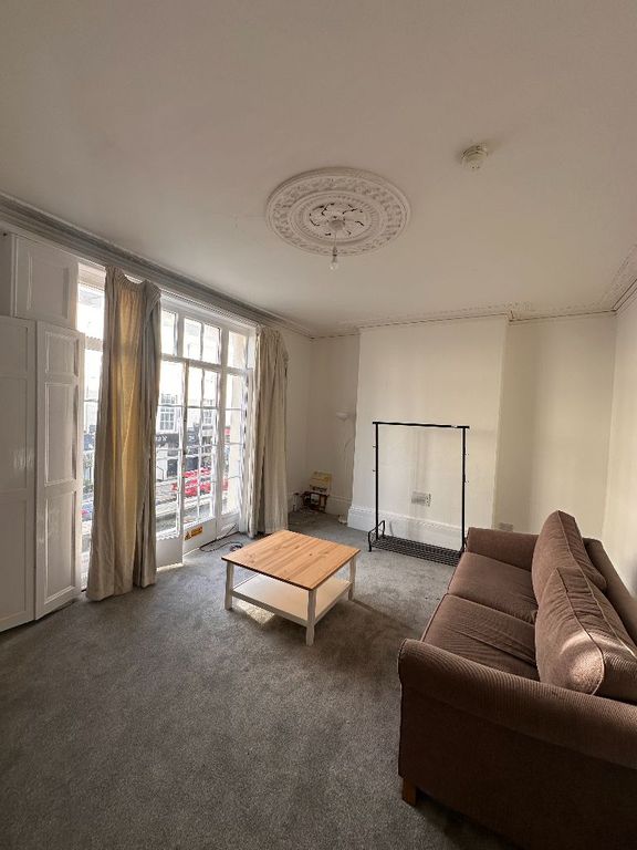 Additional image 2 of 3 bed flat to rentRegent Street, Leamington Spa CV32