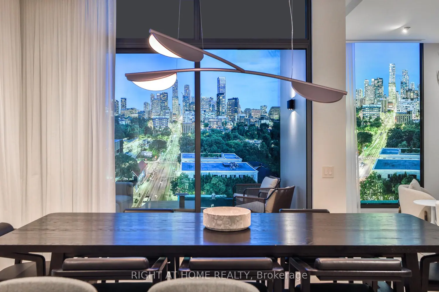 Additional image 12 of 1 Roxborough Street 403