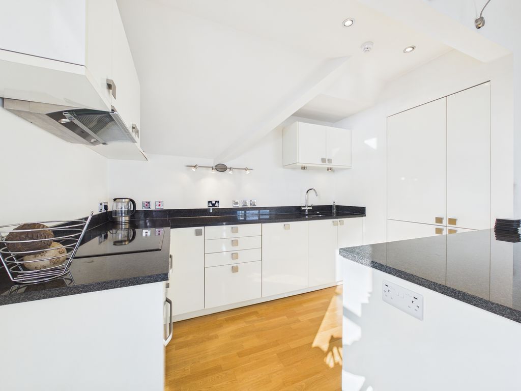 Additional image 2 of 3 bed penthouse to rentWest Parade, Worthing BN11
