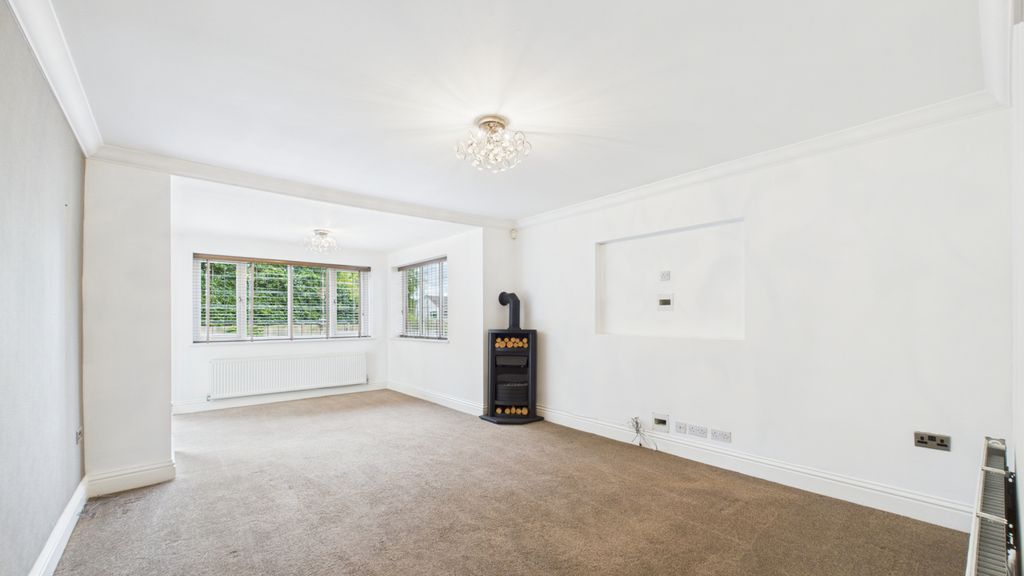 6 bed detached house to rentEndon ST9 photo 5