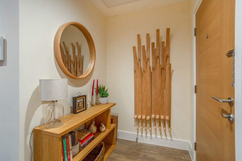 Additional image 12 of 2 bed flat to rentWindsor Court, Marlow SL7