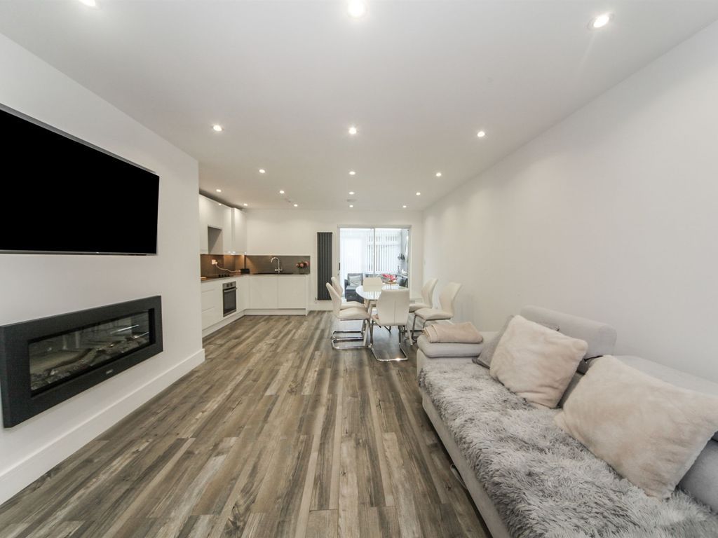 3 bed flat to rentRosedale, Dunstable, 5Rz LU5 photo 2