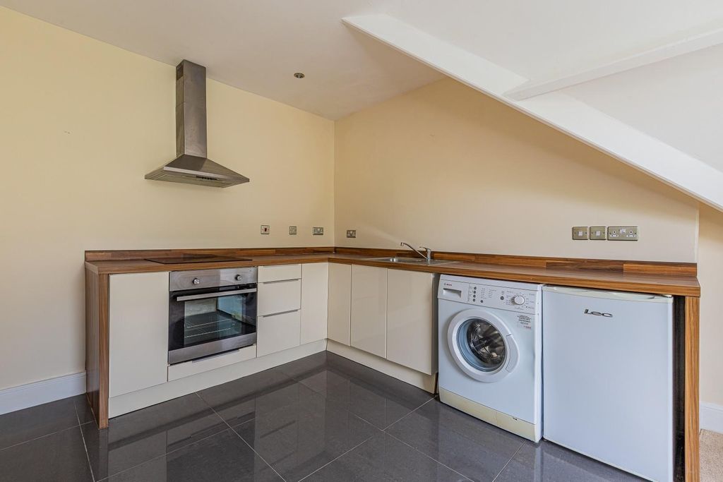 Additional image 4 of 2 bed flat to rentWindsor Road, Penarth CF64