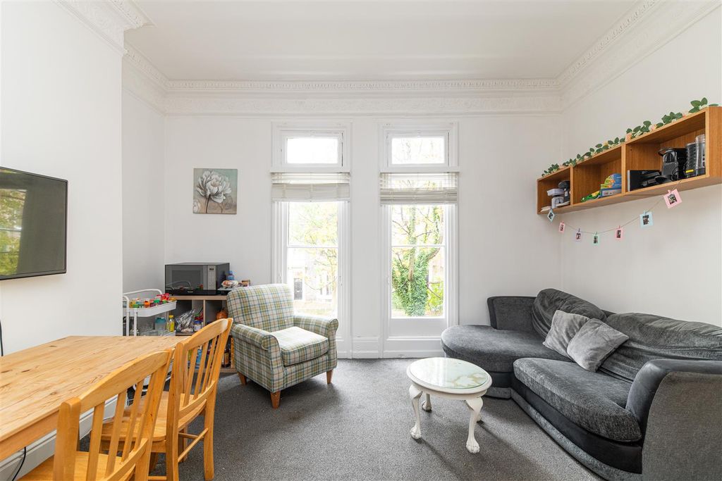 5 bed shared accommodation to rentOtterburn Villas, Jesmond, Newcastle Upon Tyne NE2 photo 3