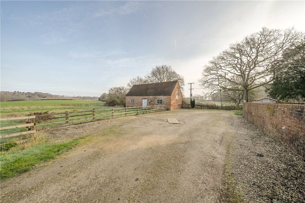 Additional image 20 of 4 bed detached house to rentThe Slade, Bucklebury, Berkshire RG7