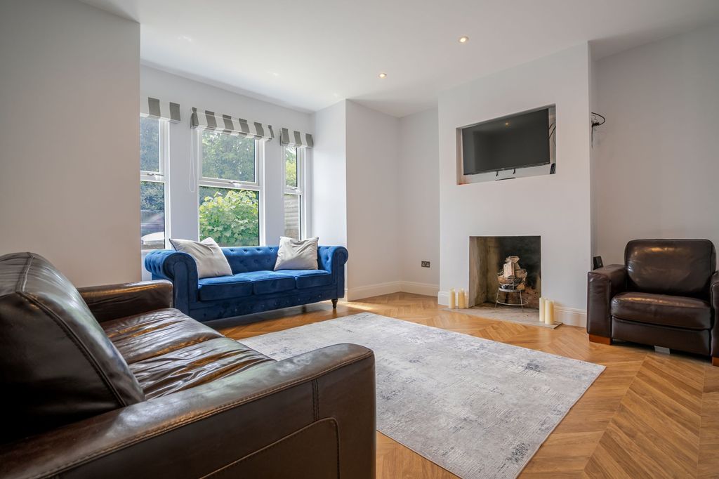Additional image 2 of 2 bed flat to rentLondon Road, Ascot SL5