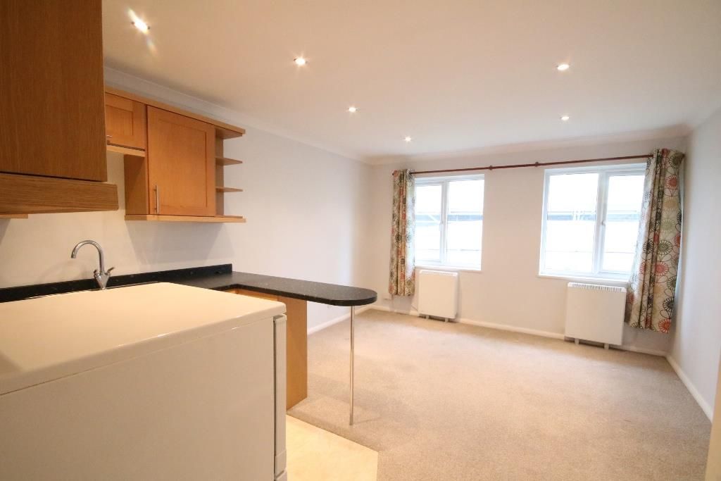 Additional image 3 of 1 bed flat to rentMiddle Road, Leatherhead KT22