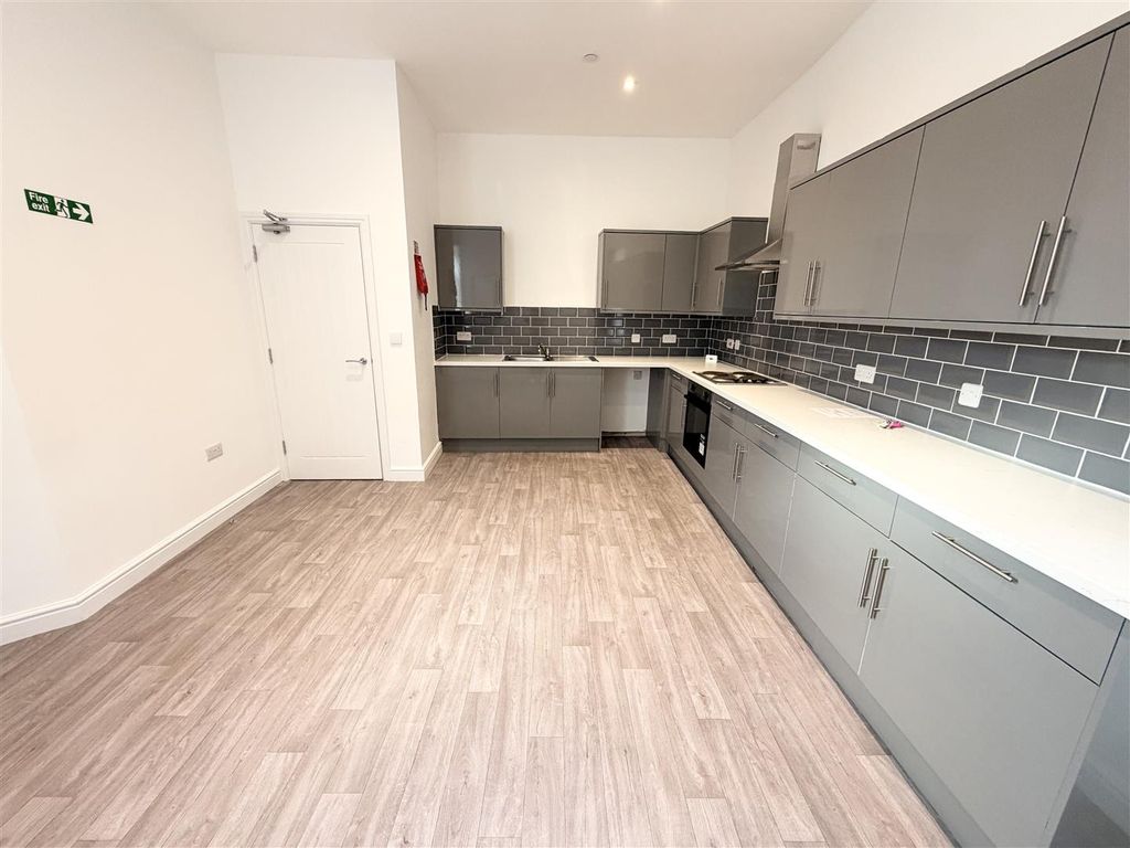 Additional image 6 of Room to rentHMO Property, Commercial Street, Senghenydd, Caerphilly CF83