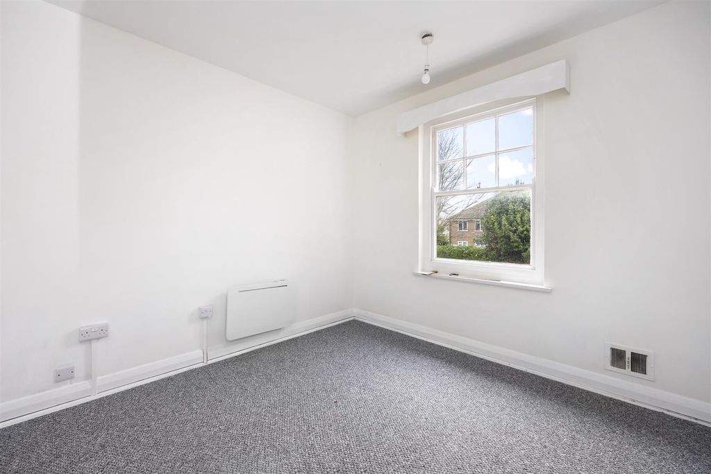 Additional image 15 of 4 bed detached house to rentBeccles Road, Worthing BN11