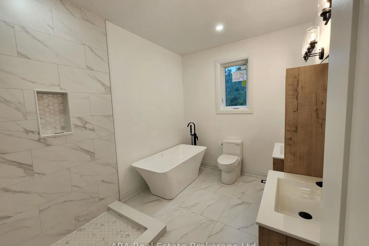 Additional image 14 of 2 Hilton Lane 33