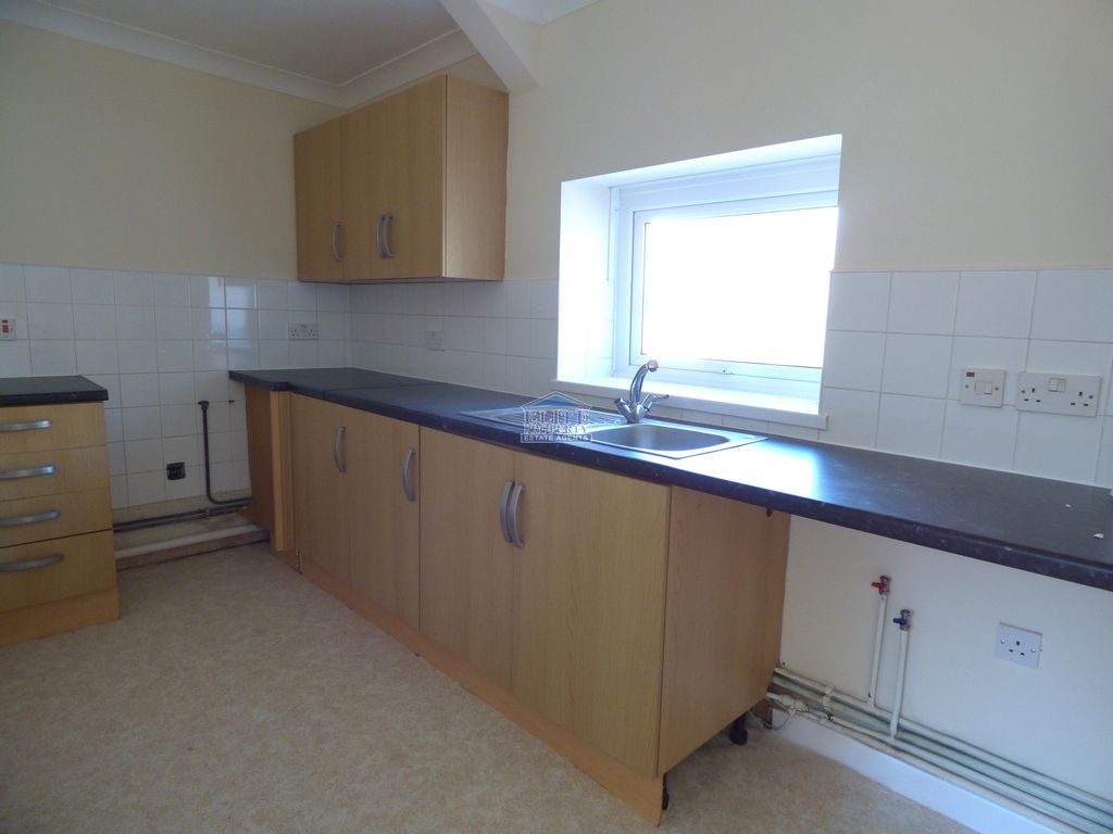 2 bed flat to rentFlat, 2B Gwalia Buildings, Commercial Street, Ogmore Vale, Bridgend. CF32 photo 2