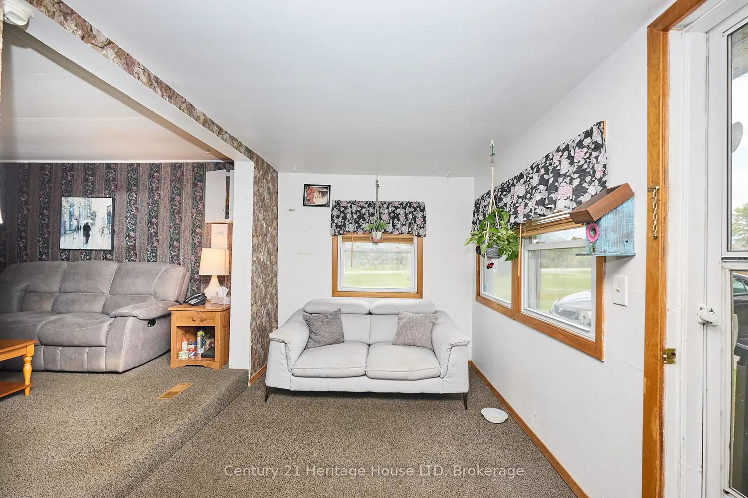 690 Bridge Street photo 3