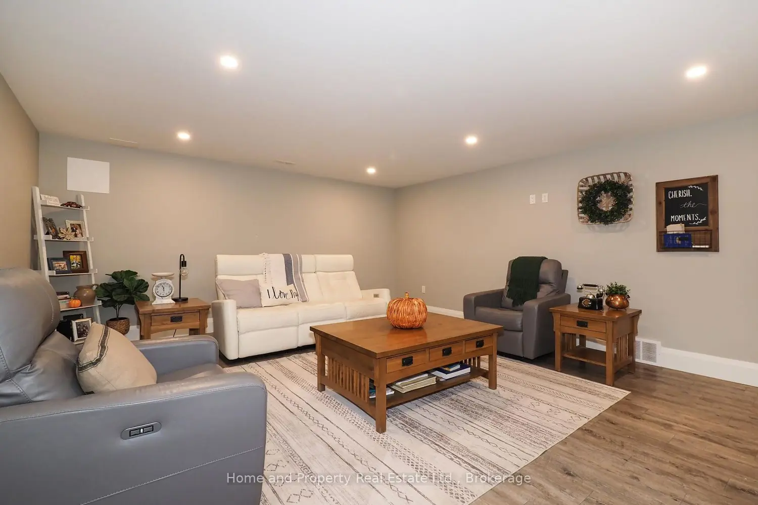 Additional image 7 of 5434 7Th Line