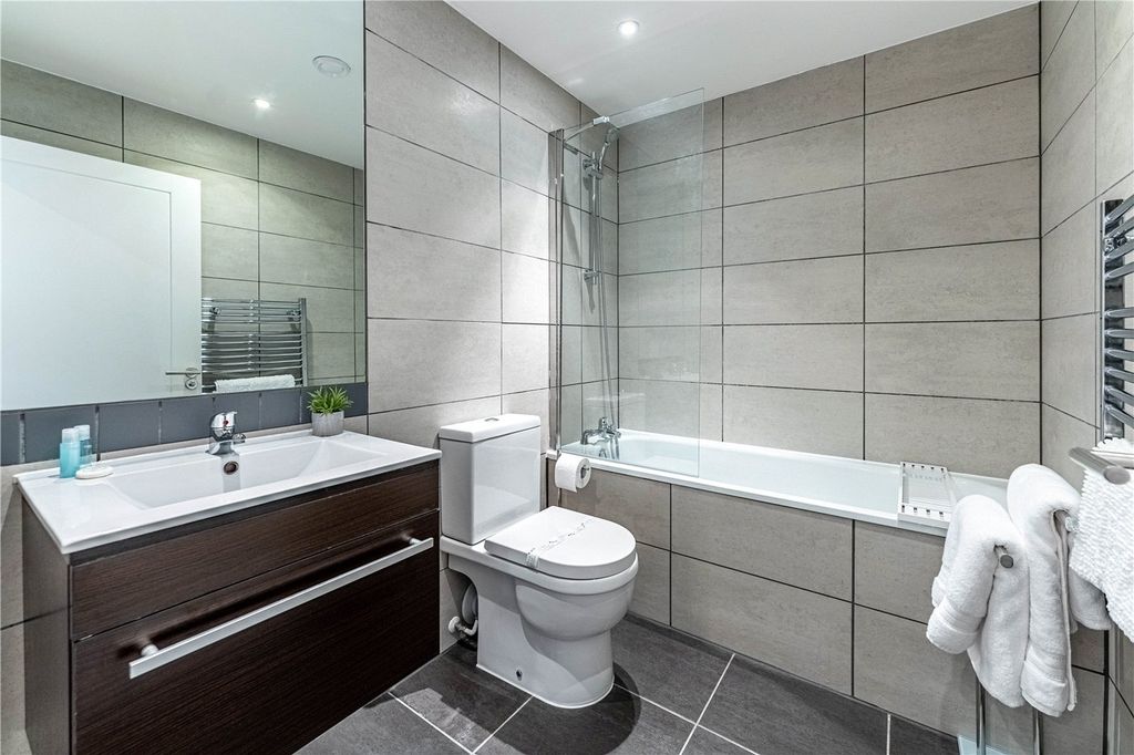 Additional image 10 of 2 bed flat to rentSussex House, The Forbury, Reading, Berkshire RG1