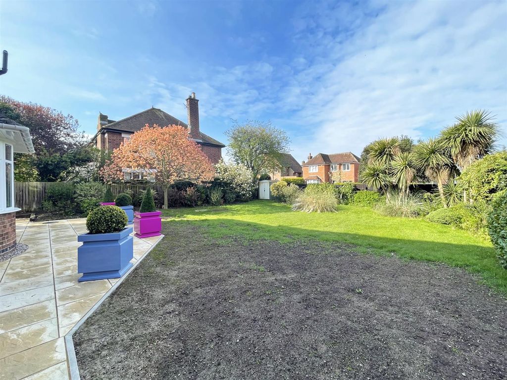 Additional image 20 of 5 bed detached house to rentGloucester Avenue, Melton Mowbray LE13
